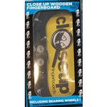 close up fingerboard magnifying (yellow)