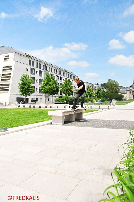 antiz rouen oscar candon frontside tailslide