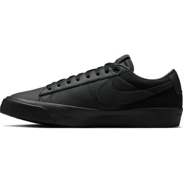 nike sb shoes zoom blazer low pro GT iso triple black