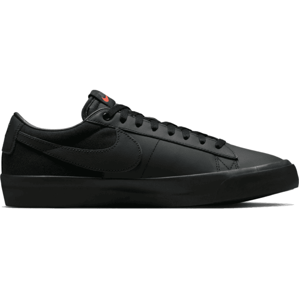 nike sb shoes zoom blazer low pro GT iso triple black