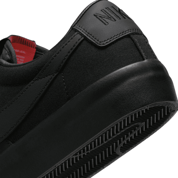 nike sb shoes zoom blazer low pro GT iso triple black