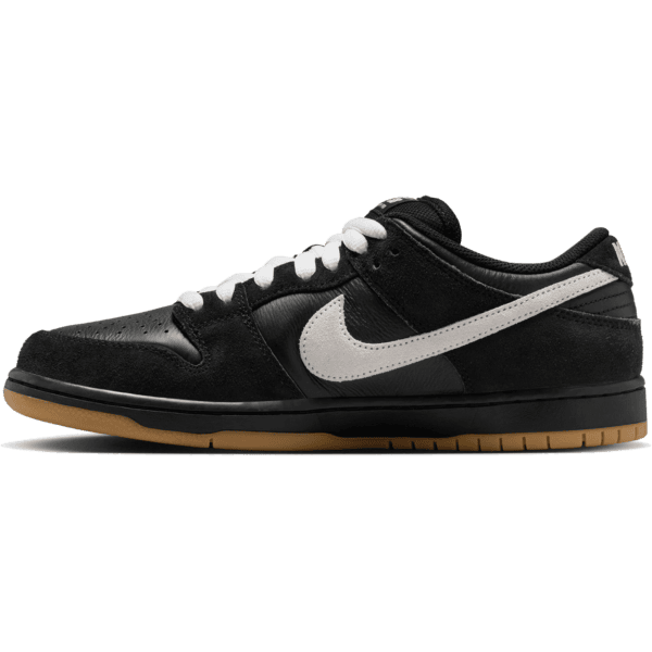 nike sb shoes dunk low pro (black/white/black/gum)